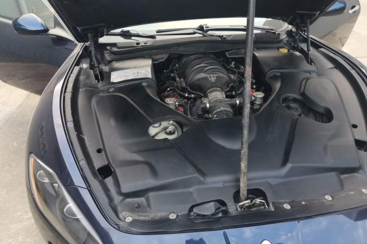 Used Maserati GranTurismo 2009 4.7L Sport Automatic Engine Bay Right