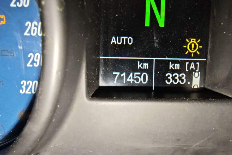 Used Maserati GranTurismo 2009 4.7L Sport Automatic Odometer Close Up