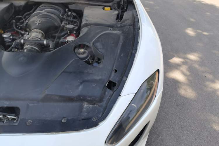 Used Maserati GranTurismo 2009 4.7L Sport Automatic Engine Bay Left
