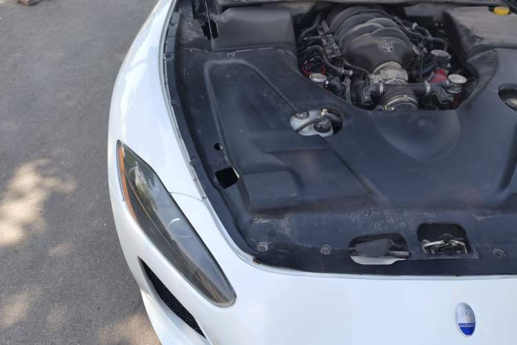 Used Maserati GranTurismo 2009 4.7L Sport Automatic Engine Bay Right