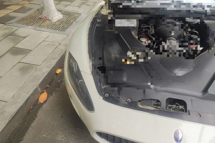 Used Maserati GranTurismo 2009 4.7L Sport Automatic Engine Bay Right
