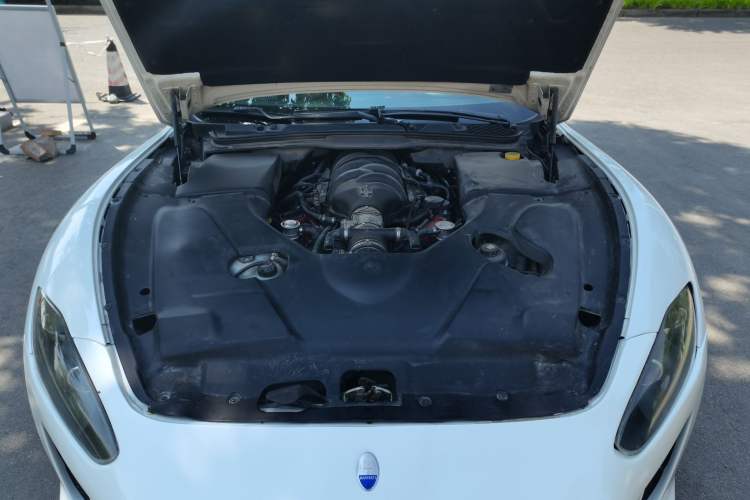 Used Maserati GranTurismo 2009 4.7L Sport Automatic Engine Bay