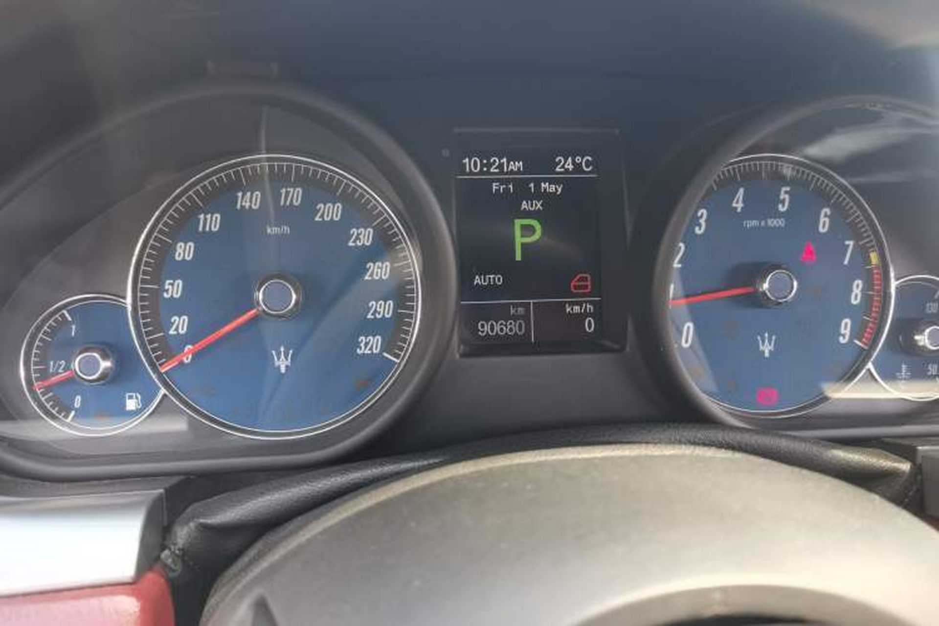 Used Maserati GranTurismo 2009 4.7L Sport Automatic Odometer Close Up