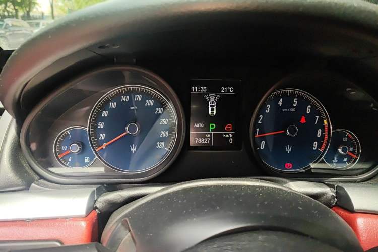 Used Maserati GranTurismo 2009 4.7L Sport Automatic Odometer Close Up
