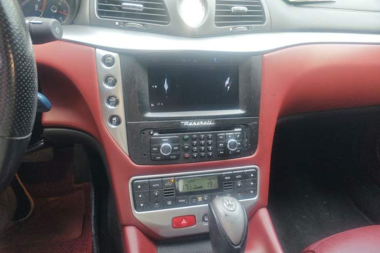Used Maserati GranTurismo  Audio And AC Panel