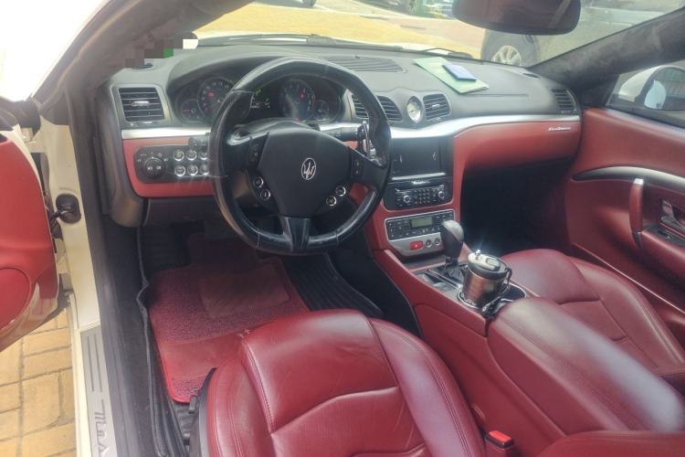 Used Maserati GranTurismo  Center Console