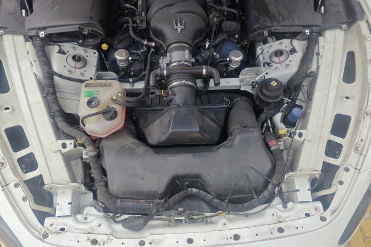 Used Maserati GranTurismo  Engine Bay
