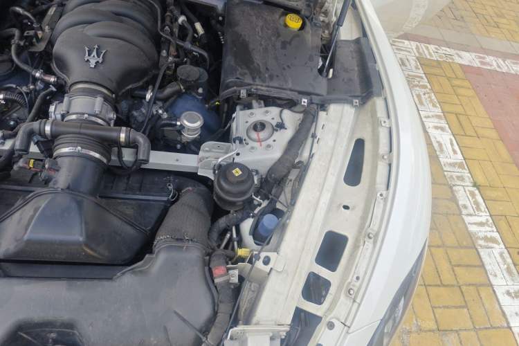 Used Maserati GranTurismo  Engine Bay Left