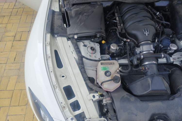 Used Maserati GranTurismo  Engine Bay Right