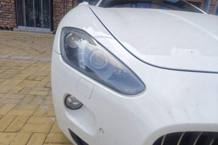 Used Maserati GranTurismo  Right Front Headlight