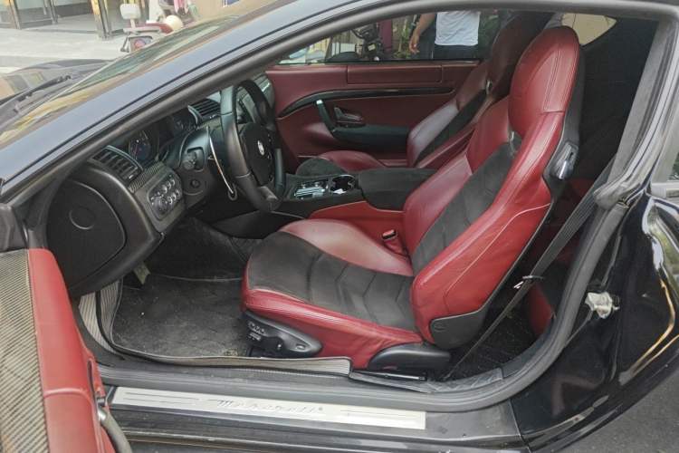 Used Maserati GranTurismo 2013 4.7L Sport F1 Driver Seat