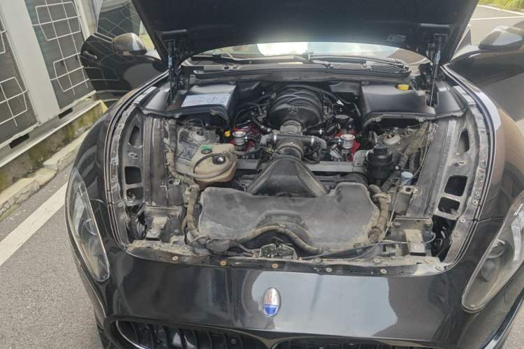 Used Maserati GranTurismo 2013 4.7L Sport F1 Engine Bay