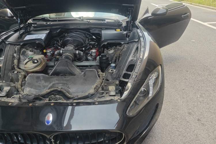 Used Maserati GranTurismo 2013 4.7L Sport F1 Engine Bay Left