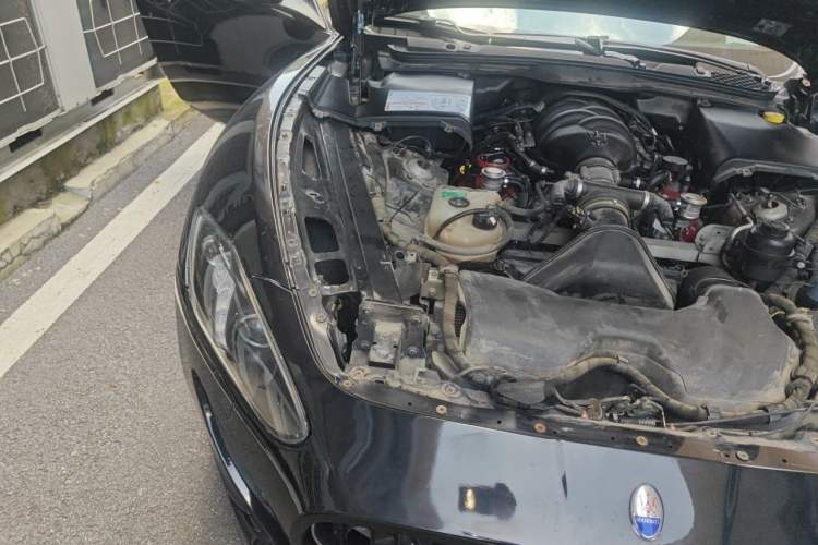 Used Maserati GranTurismo 2013 4.7L Sport F1 Engine Bay Right