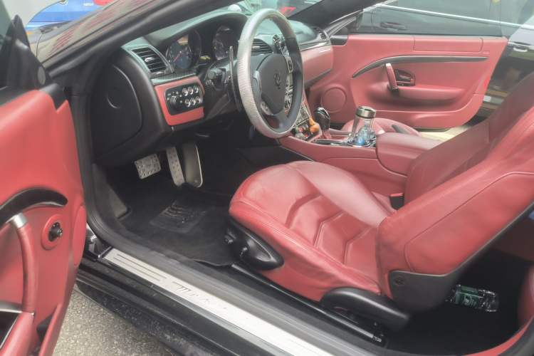 Used Maserati GranTurismo 2013 4.7L Sport Automatic Interior 3