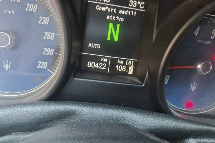 Used Maserati GranTurismo 2013 4.7L Sport F1 Odometer Close Up