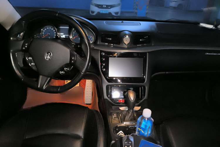 Used Maserati GranTurismo 2013 4.7L Sport Automatic Center Console