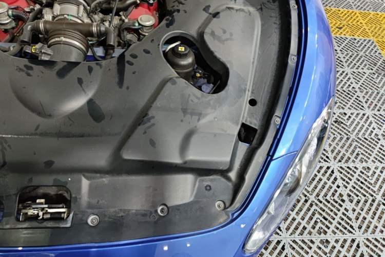 Used Maserati GranTurismo 2013 4.7L Sport Automatic Engine Bay Left