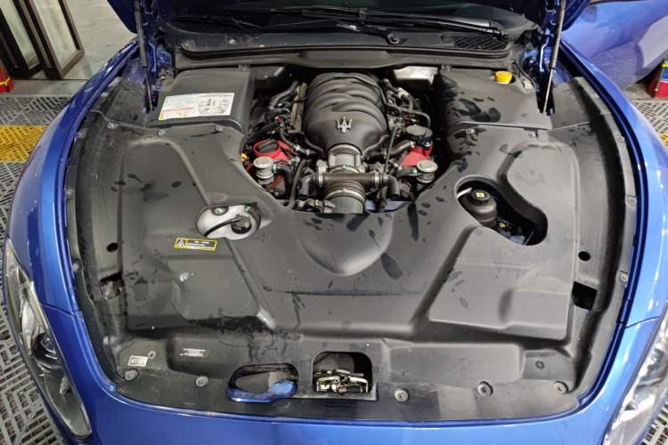 Used Maserati GranTurismo 2013 4.7L Sport Automatic Engine Bay