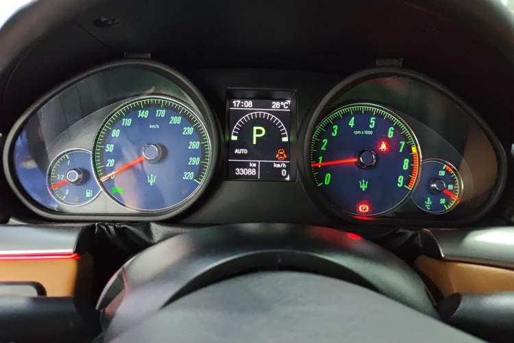 Used Maserati GranTurismo 2013 4.7L Sport Automatic Odometer Close Up