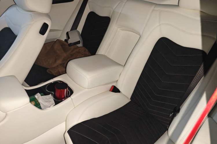 Used Maserati GranTurismo 2013 4.7L Sport F1 Left Rear Seat