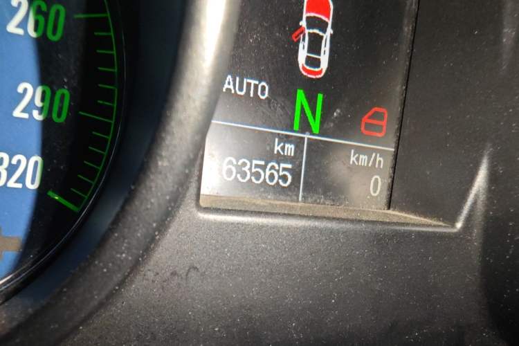 Used Maserati GranTurismo 2013 4.7L Sport F1 Odometer Close Up