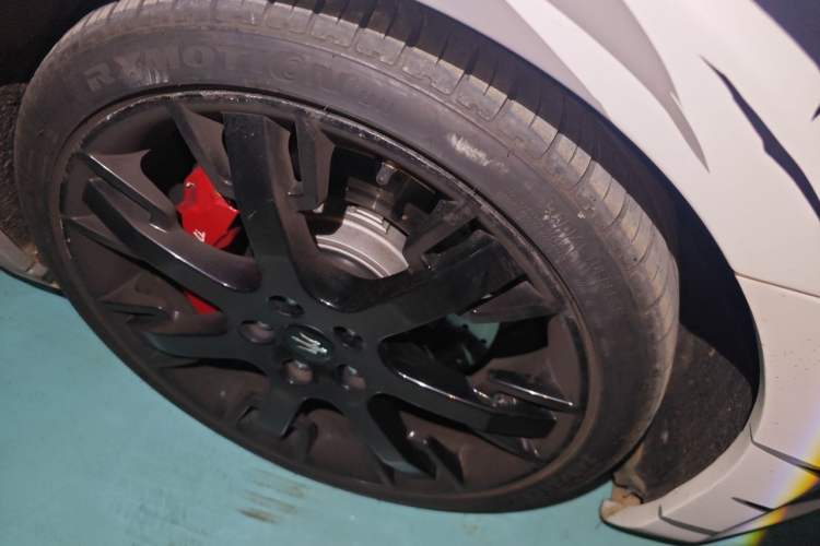Used Maserati GranTurismo 2013 4.7L Sport F1 Right Front Wheel Hub