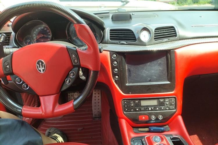 Used Maserati GranTurismo 2013 4.7L Sport F1 Center Console