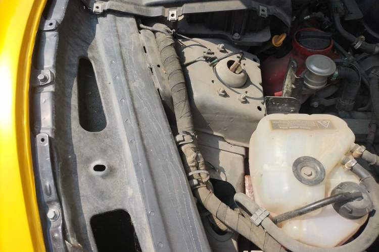Used Maserati GranTurismo 2013 4.7L Sport F1 Engine Bay Right