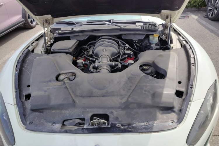 Used Maserati GranTurismo 2013 4.7L Sport F1 Engine Bay