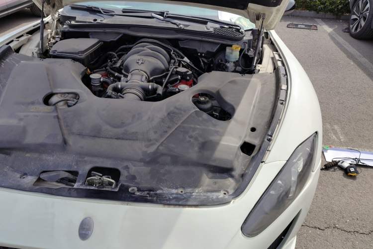 Used Maserati GranTurismo 2013 4.7L Sport F1 Engine Bay Left