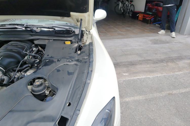 Used Maserati GranTurismo 2013 4.7L Sport Automatic Engine Bay Left