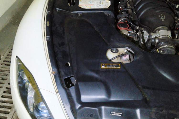 Used Maserati GranTurismo 2013 4.7L Sport Automatic Engine Bay Right