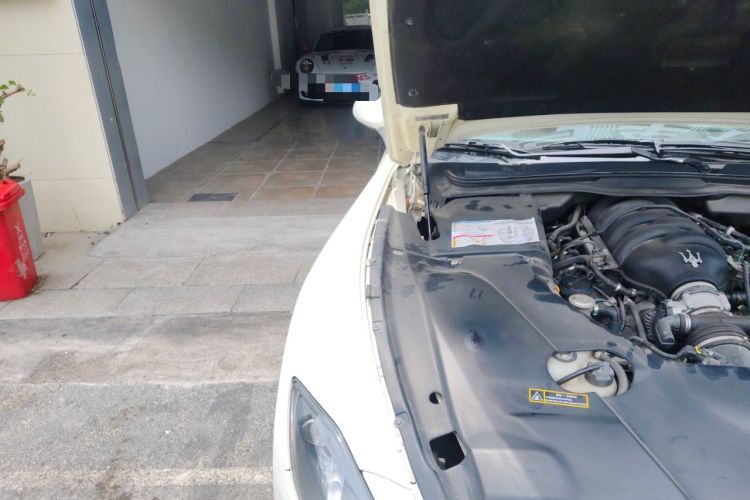 Used Maserati GranTurismo 2013 4.7L Sport Automatic Engine Bay Right
