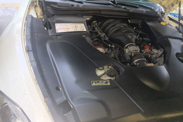 Used Maserati GranTurismo 2013 4.7L Sport Automatic Engine Bay Right