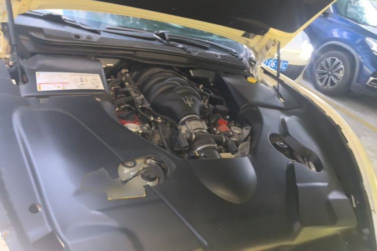 Used Maserati GranTurismo 2013 4.7L Sport Automatic Engine Bay