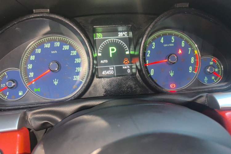 Used Maserati GranTurismo 2013 4.7L Sport Automatic Odometer Close Up