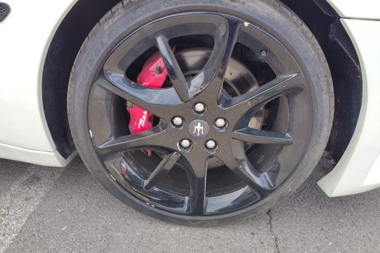 Used Maserati GranTurismo 2013 4.7L Sport F1 Right Front Wheel Hub