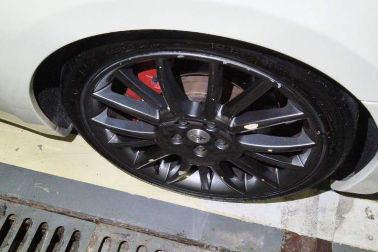 Used Maserati GranTurismo 2013 4.7L Sport Automatic Right Front Wheel Hub