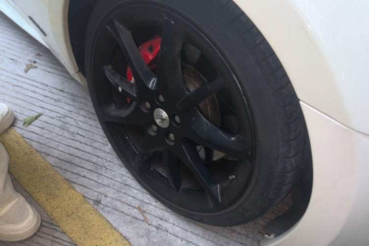 Used Maserati GranTurismo 2013 4.7L Sport Automatic Right Front Wheel Hub