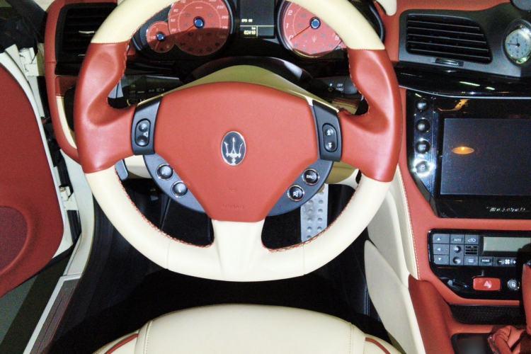 Used Maserati GranTurismo 2013 4.7L Sport Automatic Steering Wheel