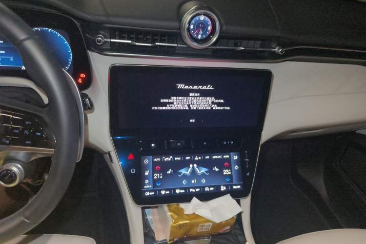 Used Maserati Grecale 2023 2.0T Modena Audio And AC Panel