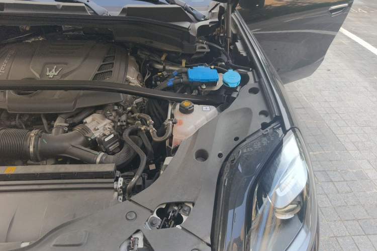 Used Maserati Grecale 2023 2.0T Modena Engine Bay Left