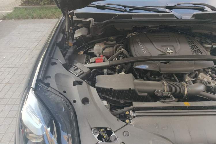 Used Maserati Grecale 2023 2.0T Modena Engine Bay Right