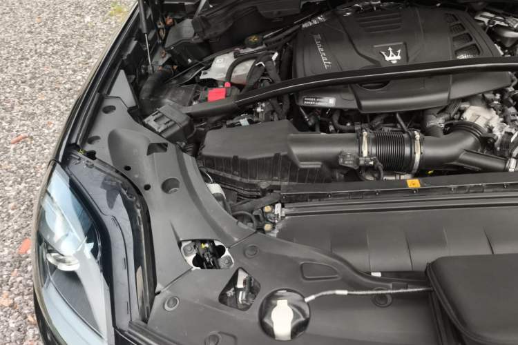 Used Maserati Grecale 2023 2.0T Modena Engine Bay Right