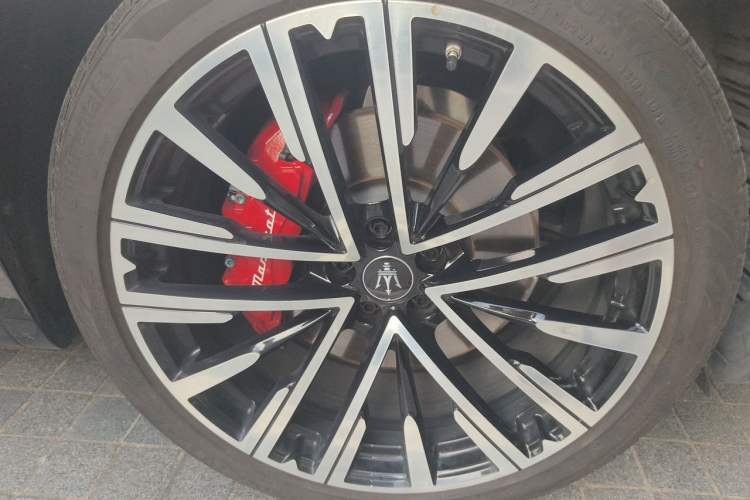 Used Maserati Grecale 2023 2.0T Modena Right Front Wheel Hub