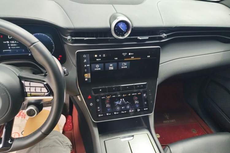 Used Maserati Grecale 2023 2.0T GT Audio And AC Panel