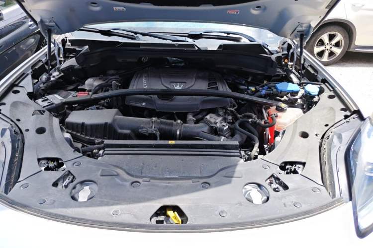 Used Maserati Grecale 2023 2.0T Modena Engine Bay