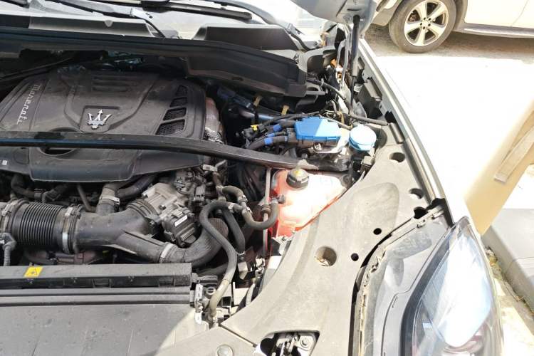 Used Maserati Grecale 2023 2.0T Modena Engine Bay Left