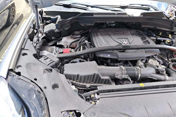 Used Maserati Grecale 2023 2.0T Modena Engine Bay Right